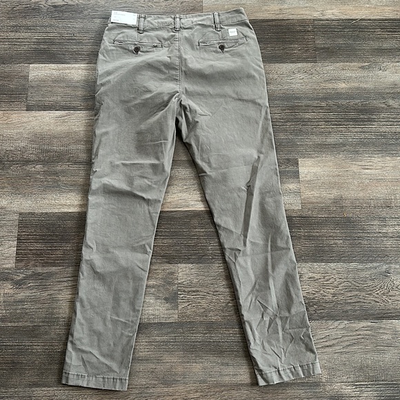 Slim Lived-in Khakis flex - Picture 3 of 4